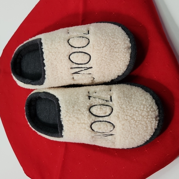 Rae Dunn Shoes - RAE DUNN Sherpa-style Fleece SNOOZE Slip-on Mule Slippers (S)